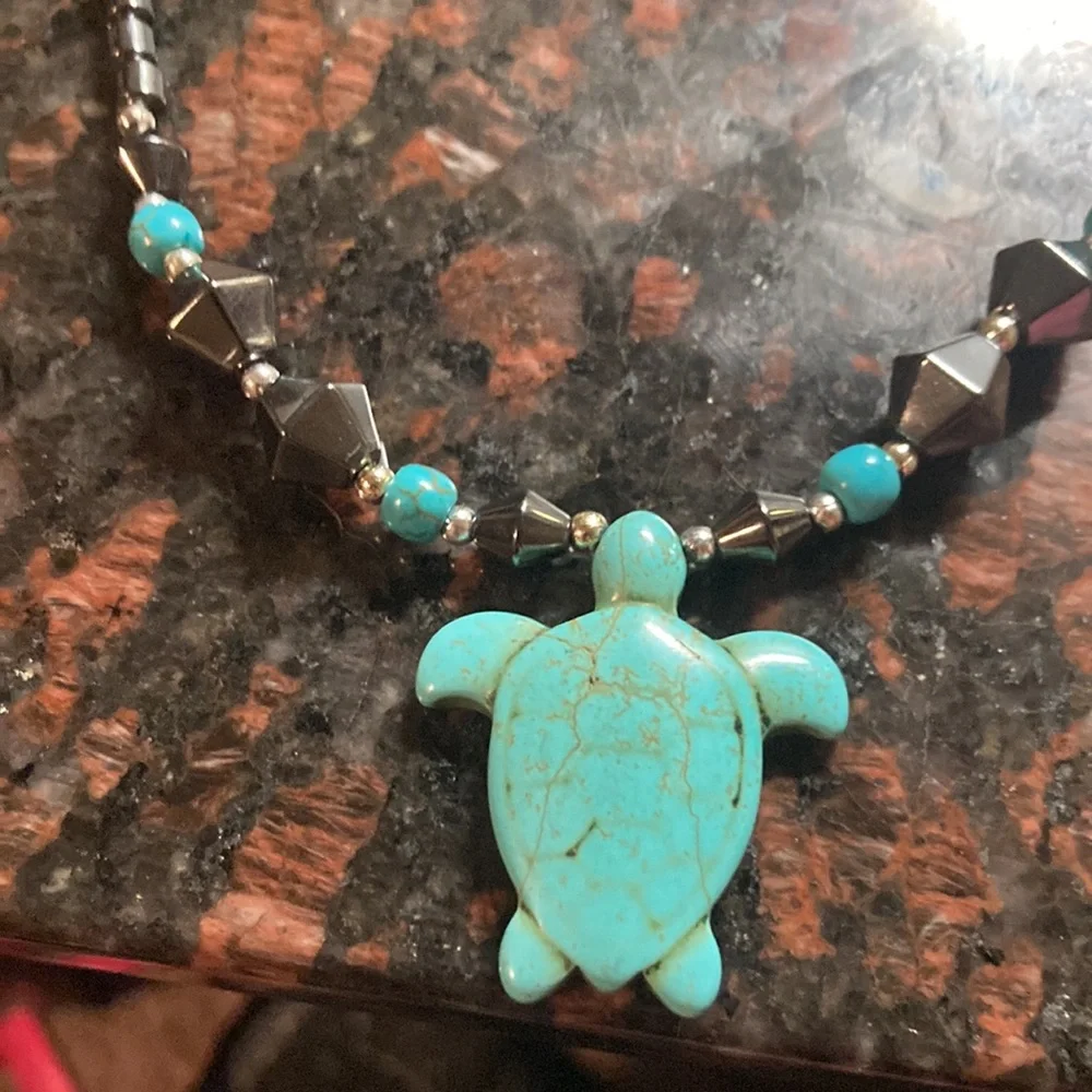 Carved Howlite Turtle Pendant Hematite Beaded 18" Necklace - Picture 5 of 9